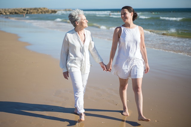 Walking Reduces New Knee Pain Instances from Arthritis - Women Health Hub